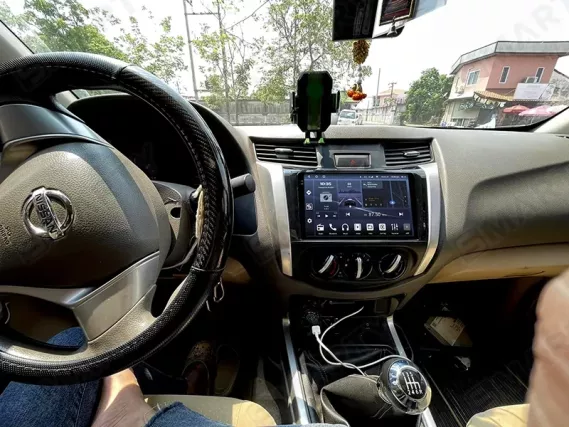 Nissan Navara Frontier NP300 (2015-2023) Android car radio 10 inches