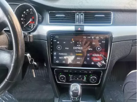 Skoda Superb (2008-2015) Android car radio Apple CarPlay