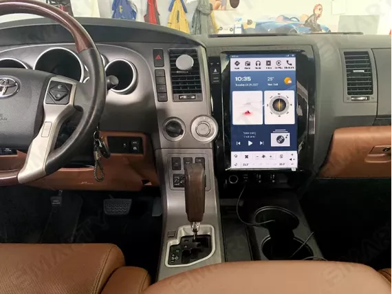 Toyota Sequoia (2007-2022) Tesla Android car radio