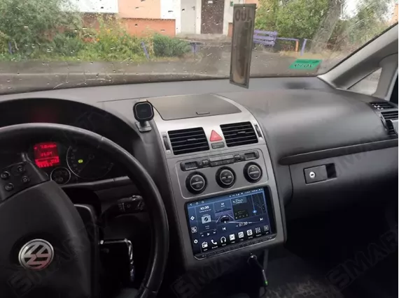 Volkswagen Touran (2006-2015) Android car radio - OEM style