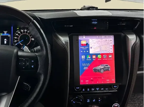Toyota Hilux (2015-2023) Tesla Autoradio Android