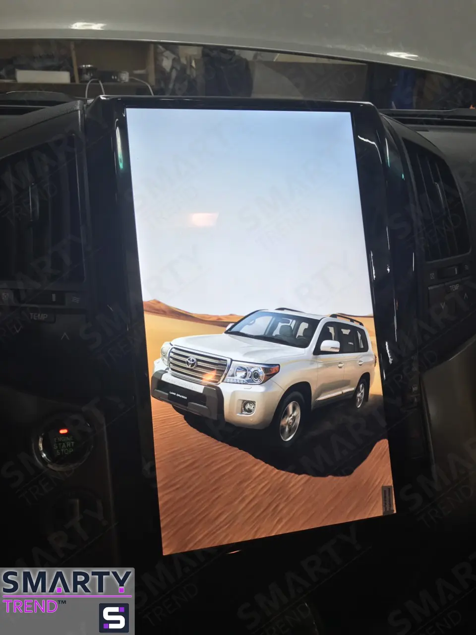 Toyota Land Cruiser 200 UZJ200 (2007-2015) installed Tesla Android