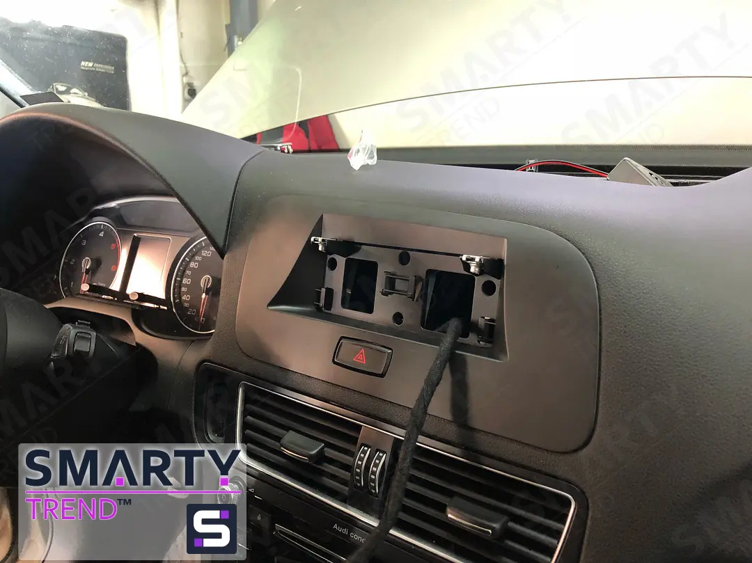 Audi Q5 SMARTY Trend head unit installation